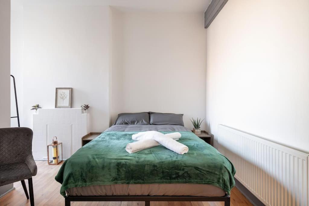 2A - Bright & Airy 2 Bed Flat - 20 Mins To Central London Bagian luar foto
