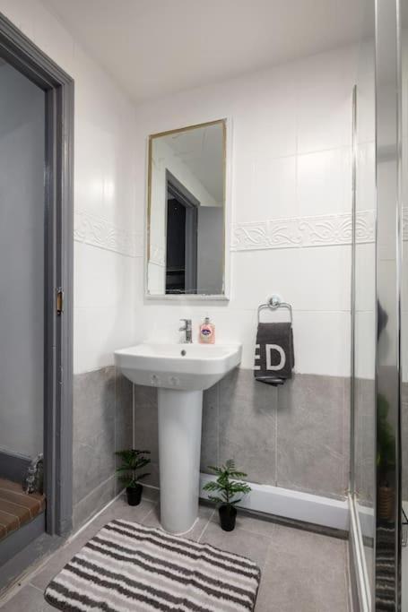 2A - Bright & Airy 2 Bed Flat - 20 Mins To Central London Bagian luar foto