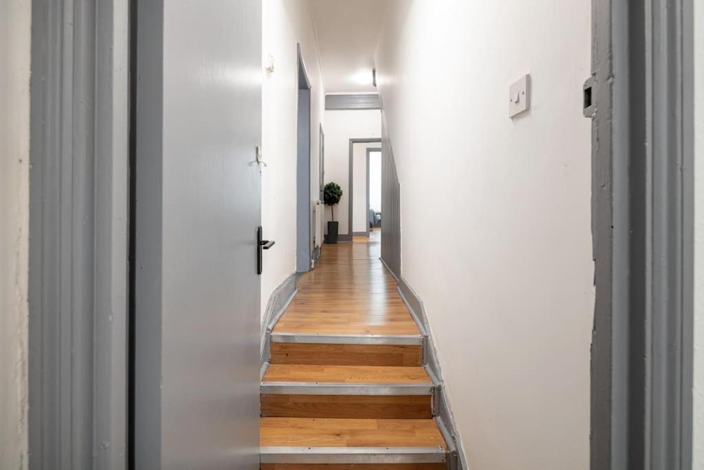 2A - Bright & Airy 2 Bed Flat - 20 Mins To Central London Bagian luar foto